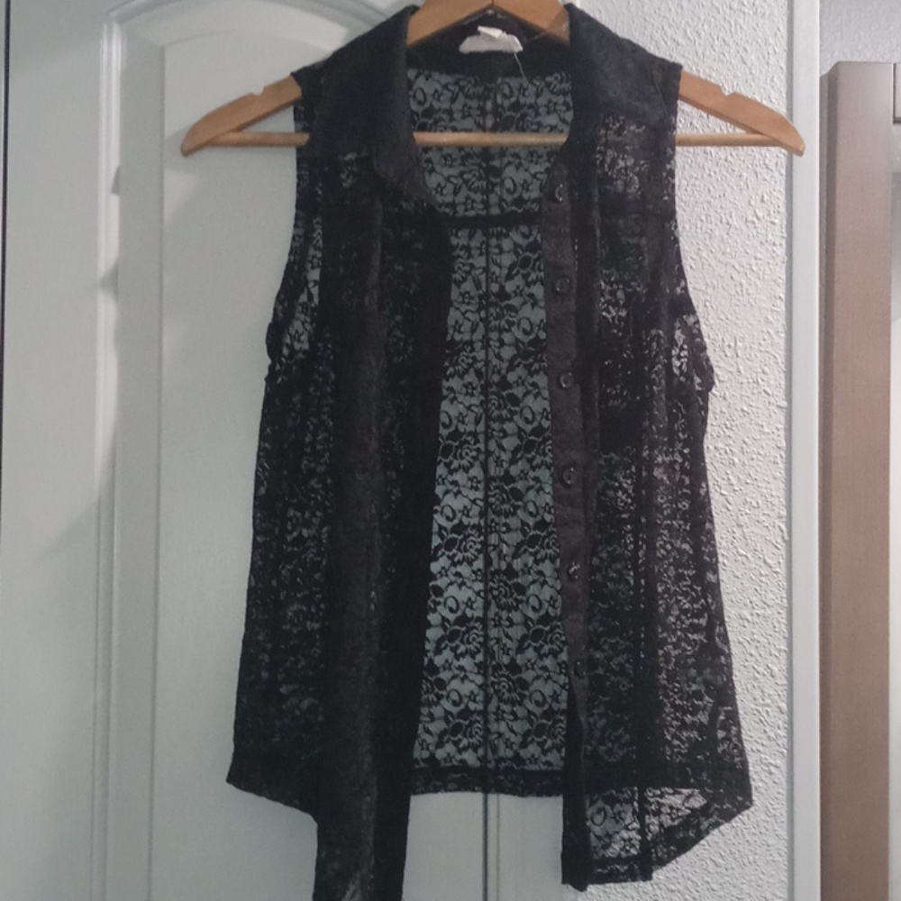Clothes - Picture 2 of 8